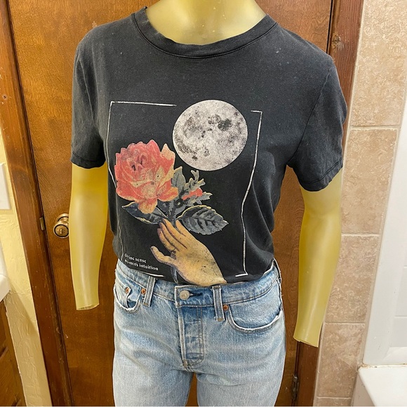 Cotton On Classic Arts Graphic Tee. Size medium. - Picture 2 of 16